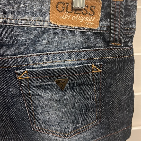 Guess Jeans dark denim w/acid wash 7” shorts, size 28. - Picture 3 of 5